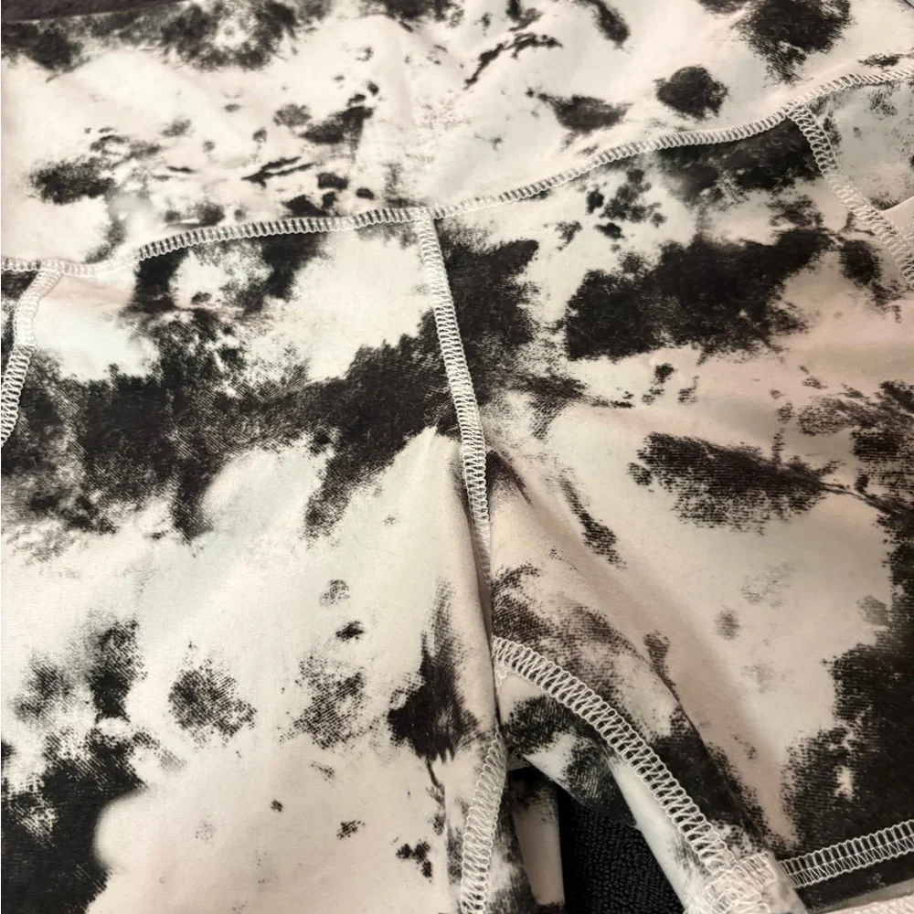 2 pair Women’s Evolution & Creation Tie-Dye Bike Shorts Size L
